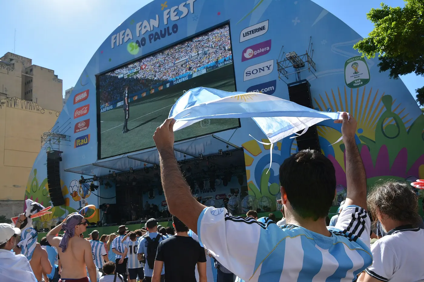 Argentina supporters in blue and white celebrate with flags, evoking Argentina's 3-2 comeback win over Egypt in the World Cup 2026 Round of 16 in Atlanta on July 7