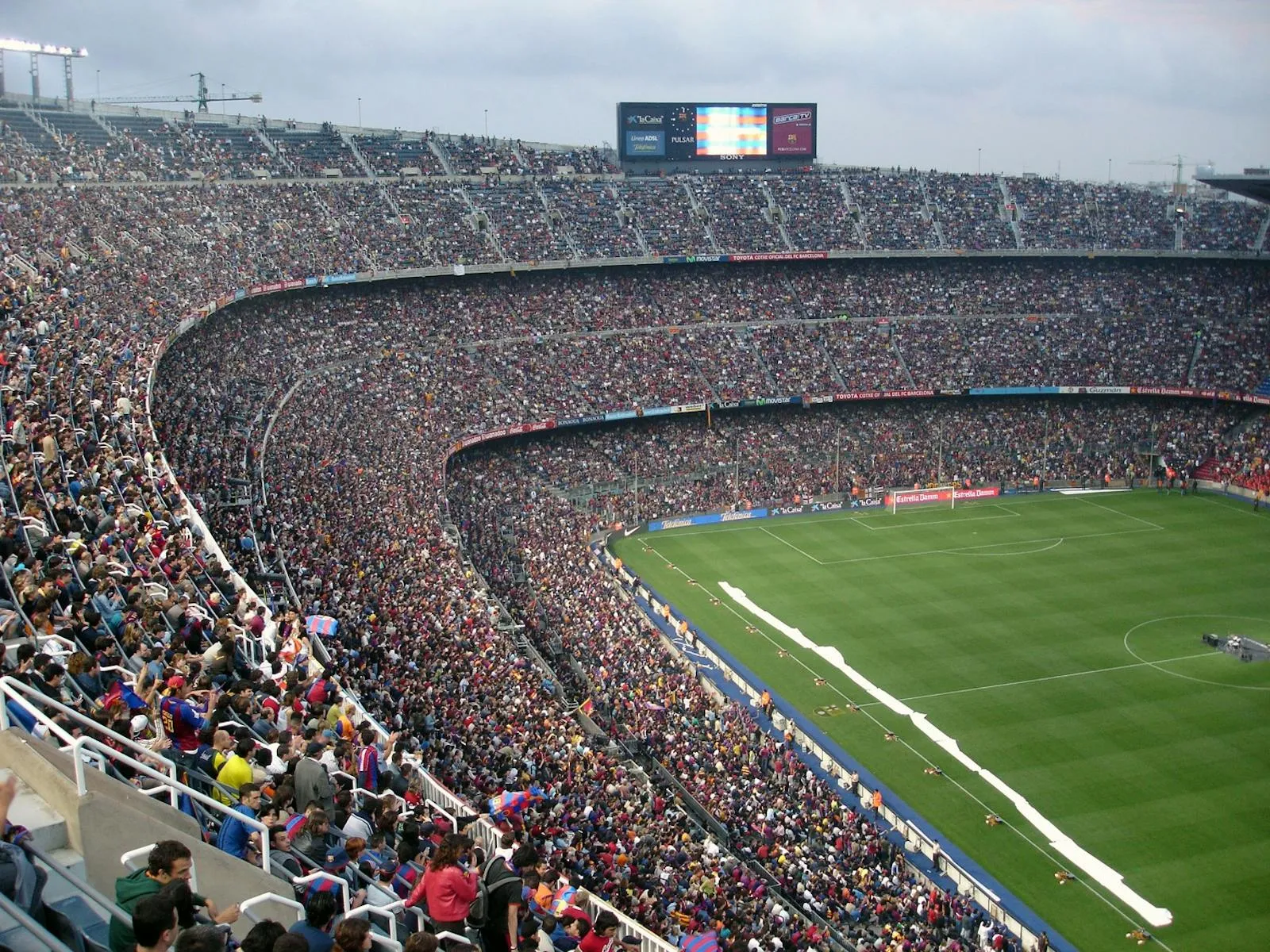 Fans packed into a daylight stadium ahead of World Cup 2026 kickoff